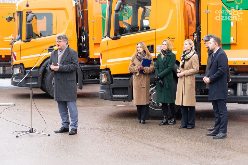 Nowocześnie w Ciechanowie. Bezdotykowe pojemniki do segregacji odpadów na kolejnych osiedlach. Wąsik: Miasto przygotowało bardzo dobry wniosek