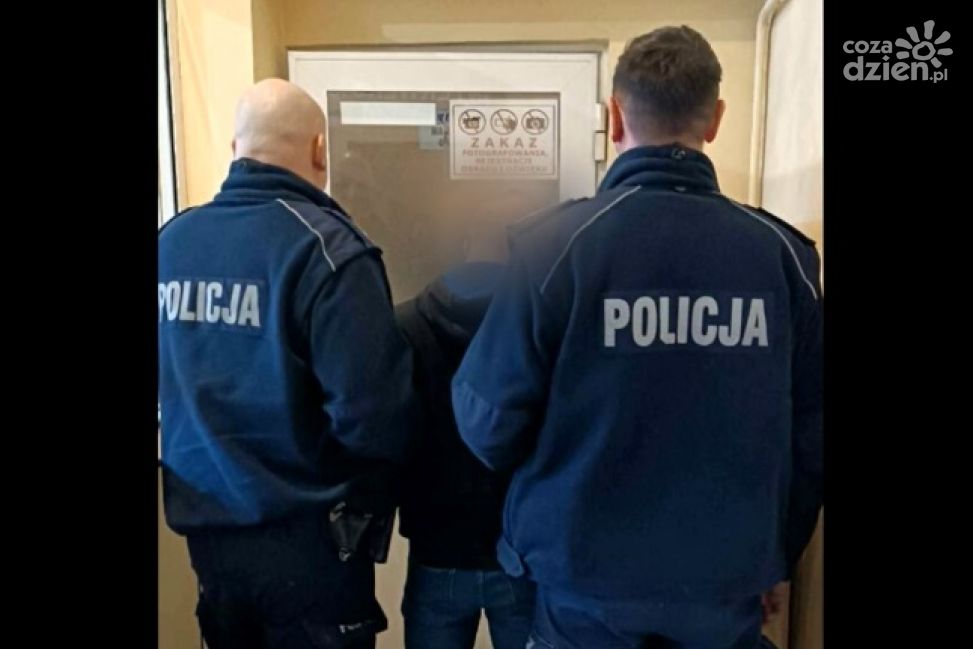 Krzyczał, że wszystkich spali. 26-latek w rękach policji, chciał podpalić blok wielorodzinny (wideo)