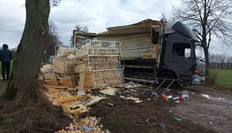 Jajecznica w rowie. Za kierownicą ciężarówki mieszkaniec powiatu ciechanowskiego