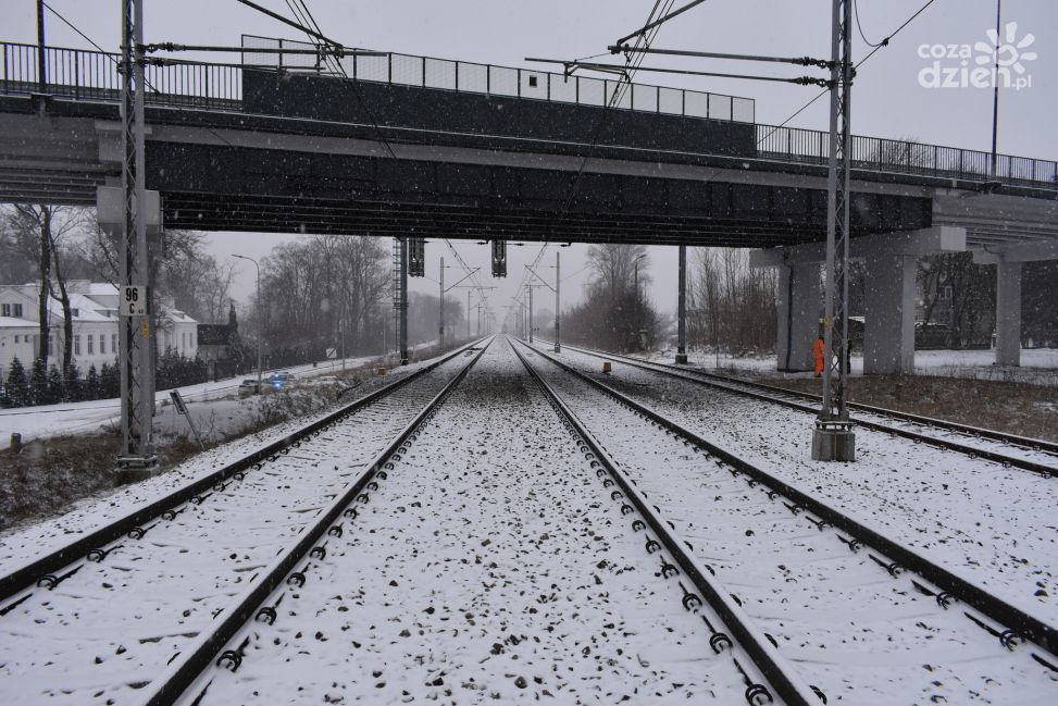 [aktualizacja] Śmiertelne potrącenie przez pociąg. 40-letni ciechanowianin zginął rano na torach w okolicach wiaduktu przy ul. Fabrycznej