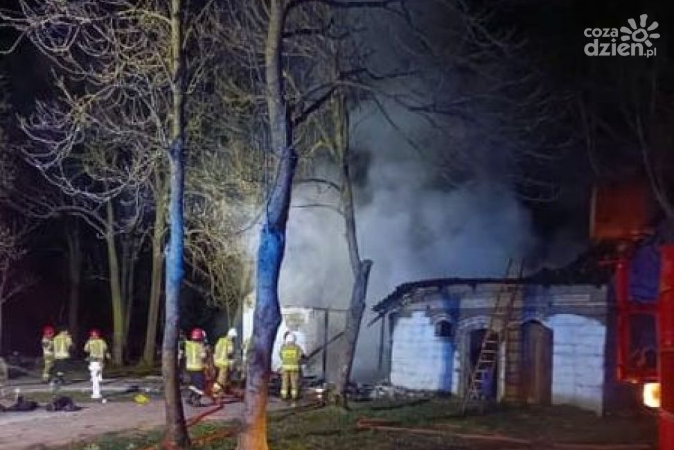 Rozerwaną wybuchem butlę po gazie znaleziono podczas pożaru w Milewie - Rączkach