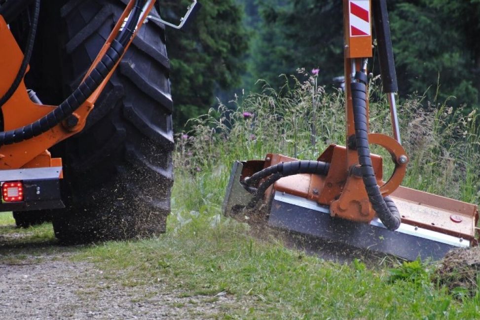 "Nie potrafię tego zrozumieć". Śmieci lądują na poboczach