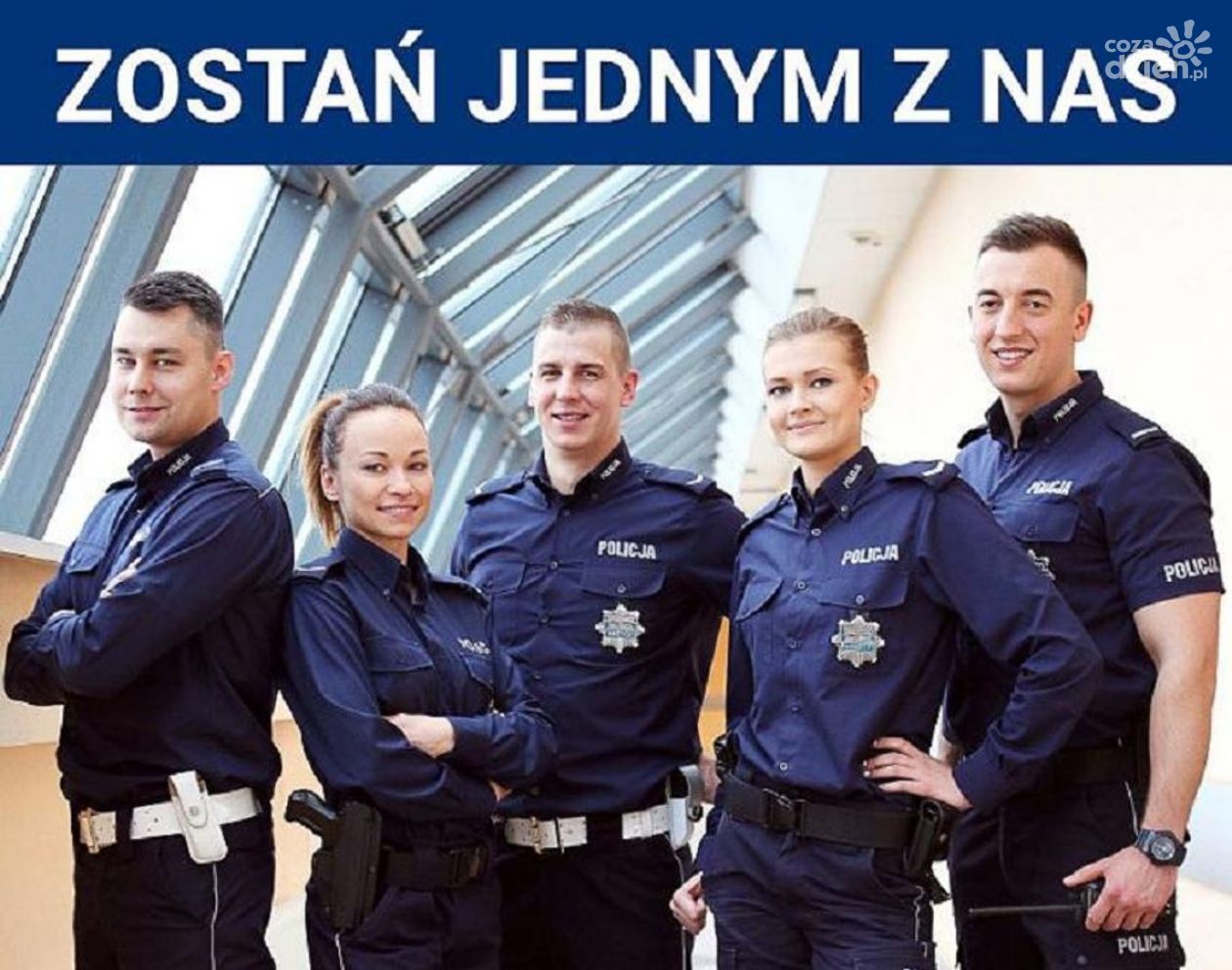 Ciechanowscy policjanci zachęcają maturzystów do pracy w służbach mundurowych