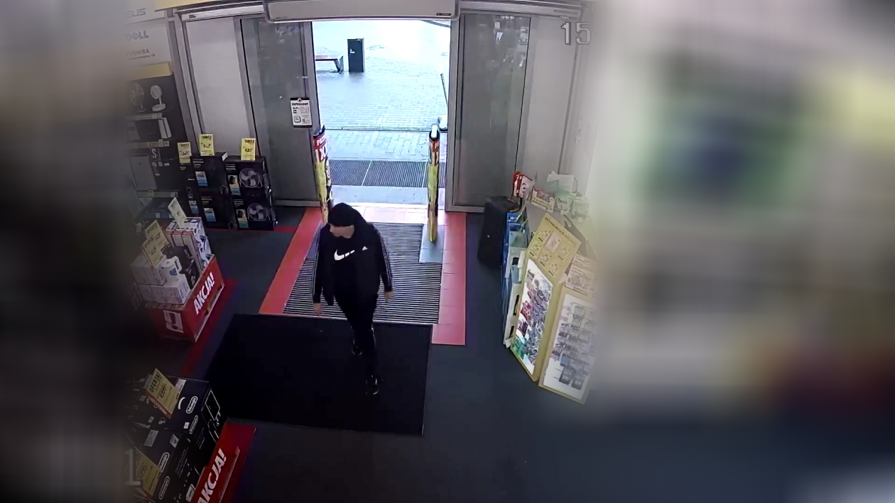[Film] Kamery monitoringu nagrały złodzieja. Pomóż go zidentyfikować