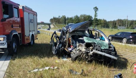 Fatalny wypadek pod Mławą, auto skasowane, są ranni