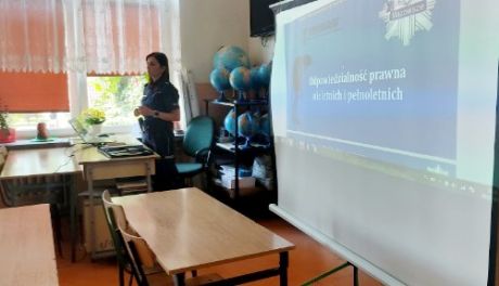 Komenda Powiatowa Policji w Ciechanowie edukuje i współpracuje z uczniami w sprawach bezpieczeństwa