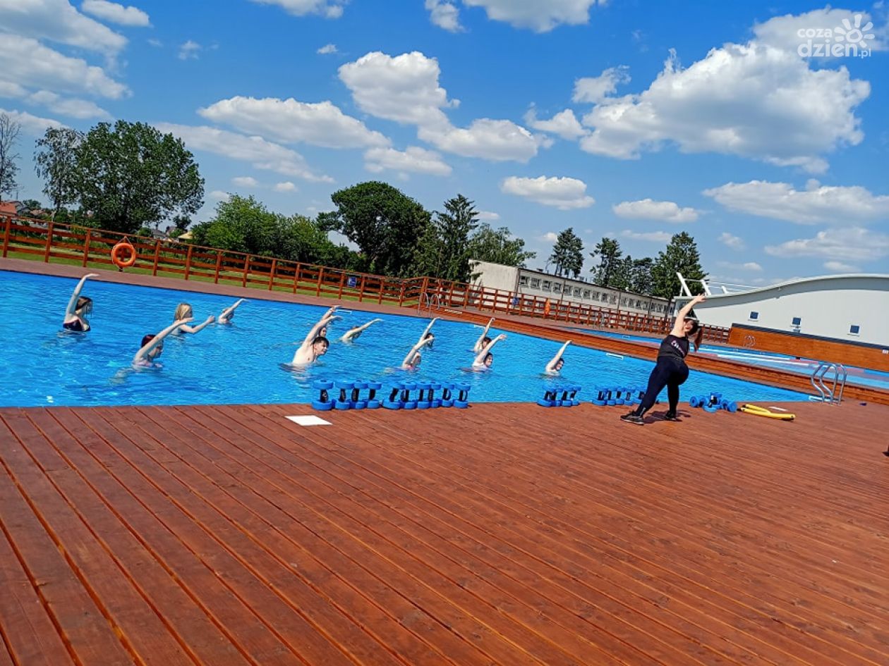 Darmowe baseny, które podbijają serca miłośników wodnego aerobiku!