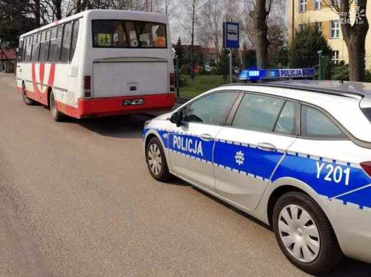 Kontrola prędkości w Ciechanowie zaskakuje: Kierowca autobusu przekroczył limit i nie posiadał uprawnień!