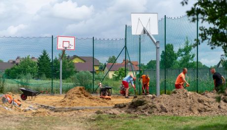 Ciechanów. Boisko na „Bielinie” zyska nową nawierzchnię