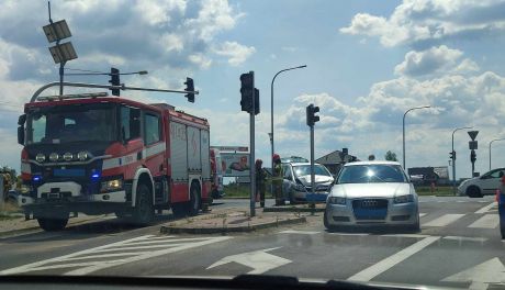 Jedna osoba trafiła do szpitala. Auta zderzyły się we Władysławowie pod Ciechanowem.