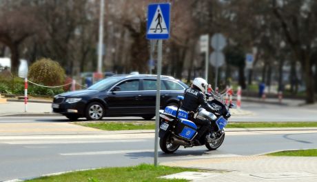 Bezpieczeństwo na drodze: Jak przestrzegać zasady ruchu drogowego i unikać niebezpiecznych sytuacji