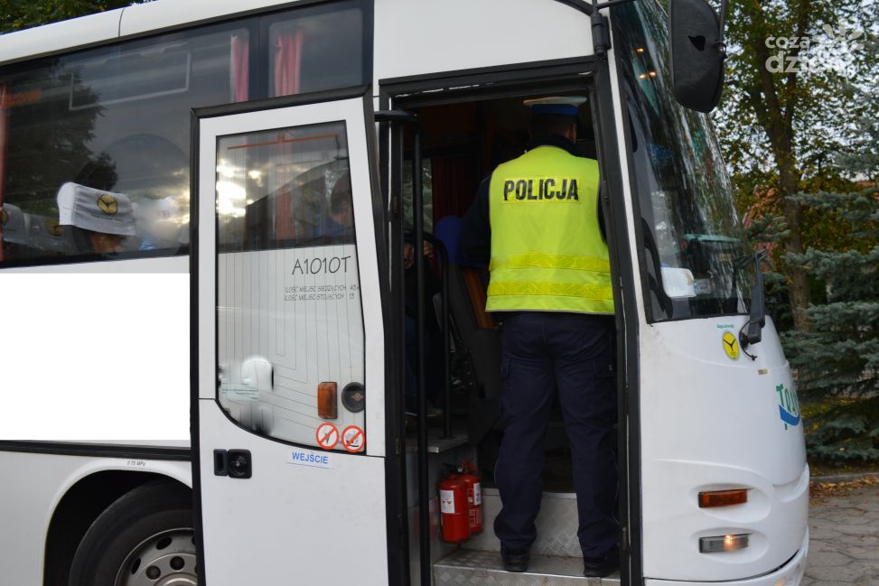 Funkcjonariusze z Ciechanowa prowadzą regularne kontrole autokarów - także na żądanie