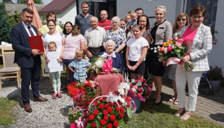 Setne urodziny pani Haliny z Wronowa. Doczekała się 6 dzieci, 20 wnuków, 32 prawnuków i 5 praprawnuków
