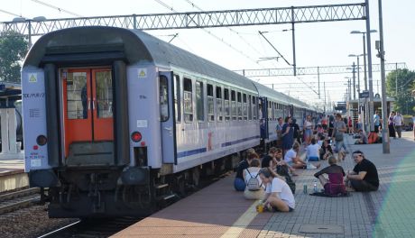 Ciechanów. Miasto ruszyło na pomoc pasażerom pociągu