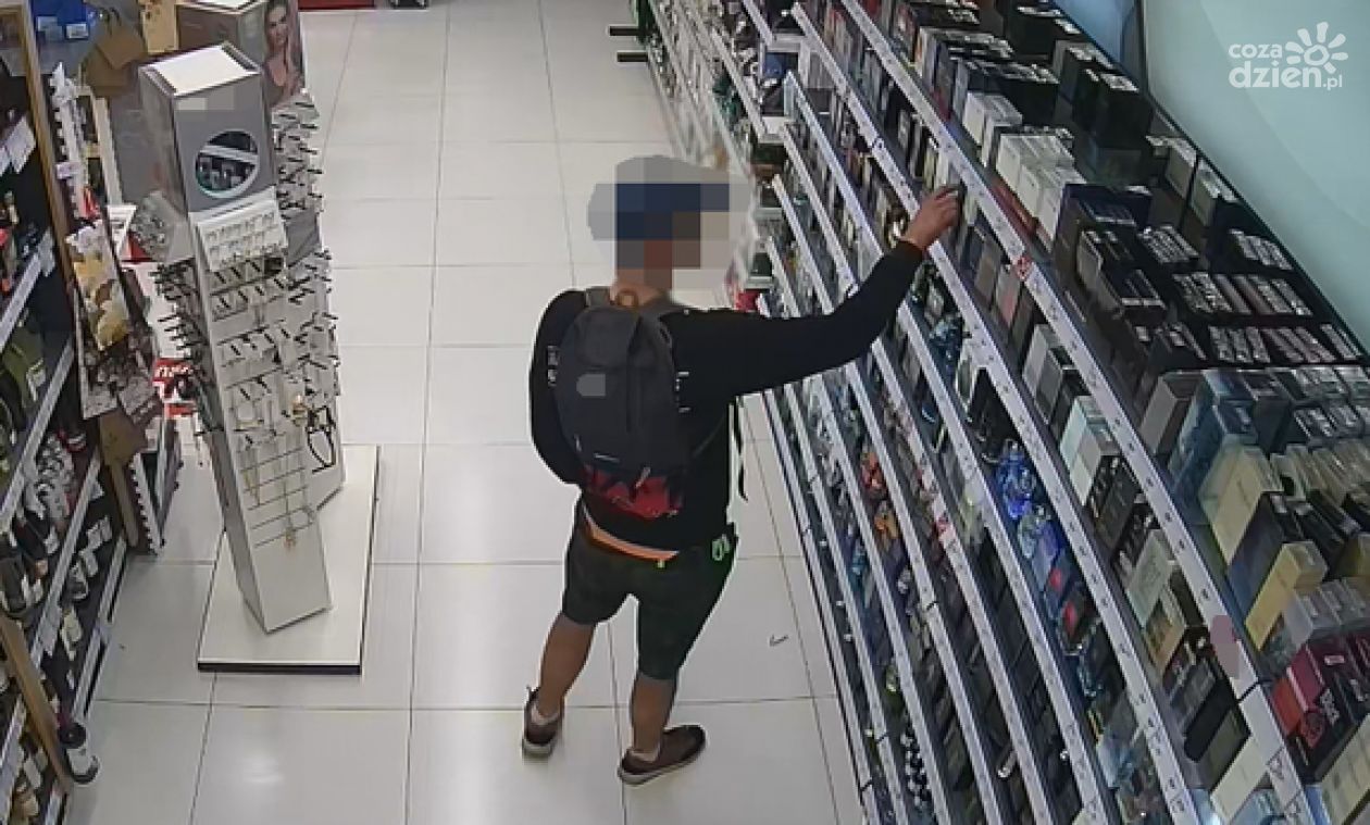 Tropem kamer sklepowych - złodziej wynosił alkohol i perfumy