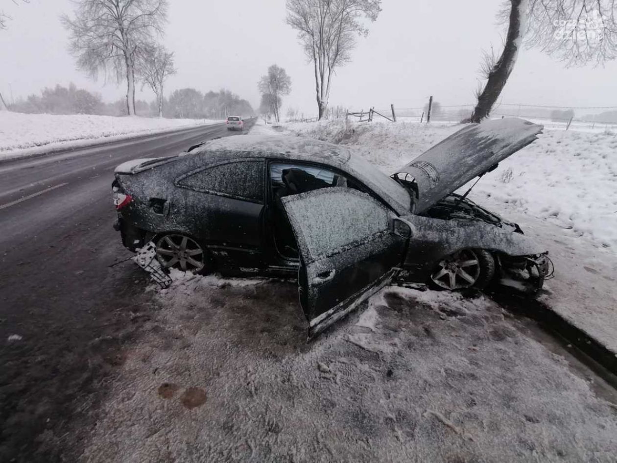 Ranna pasażerka po dachowaniu samochodu w Ujazdówku