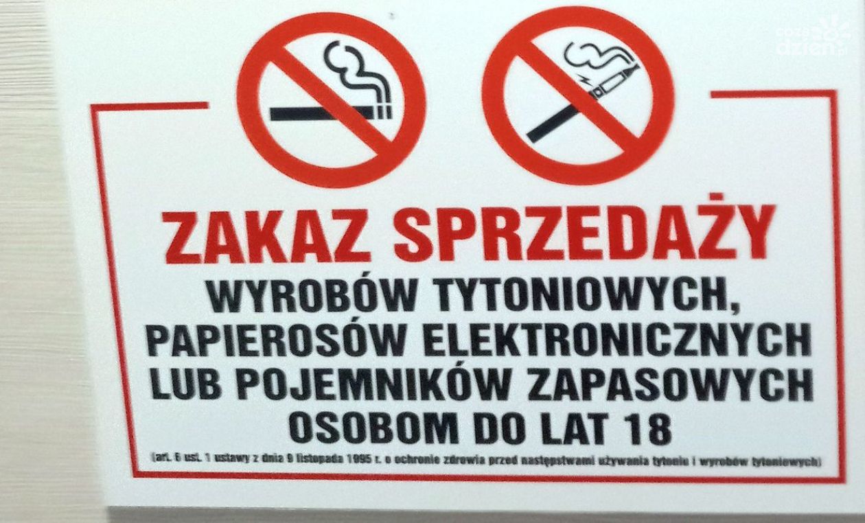 Sprzedaż nieletnim nawet pojemników zapasowych do e-papierosów jest łamaniem prawa