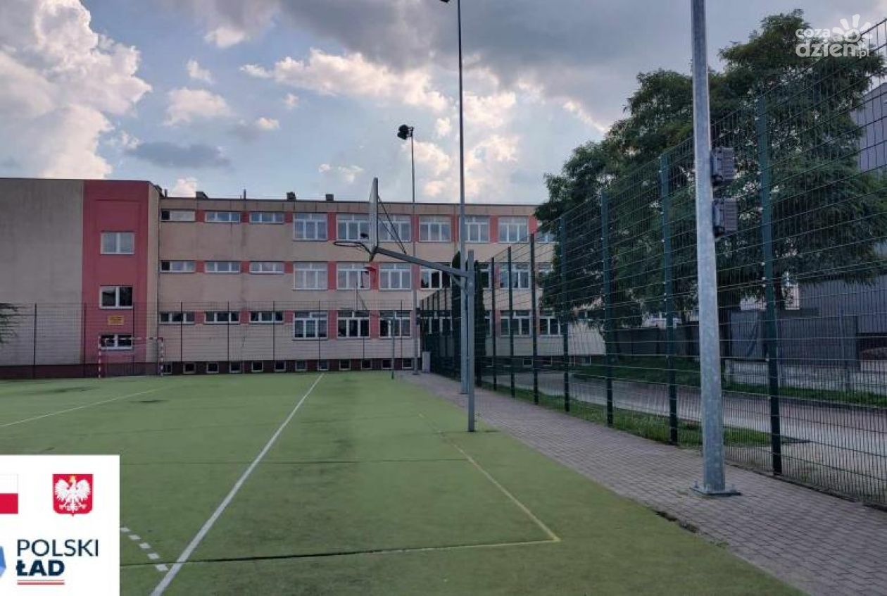Szkoła Podstawowa nr 2 w Mławie będzie miała odnowioną bazę sportową