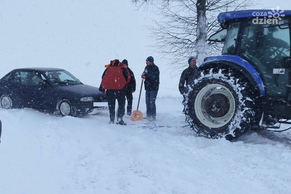 Dramatyczna walka z zimą: Mazowszanie pomagają sobie nawzajem