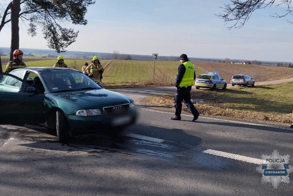 Wypadek na drodze między Ojrzeniem a Kraszewem. Jedna osoba trafiła do szpitala 