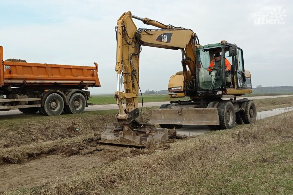 Remont ścieżki rowerowej "różowych słupów" na trasie Przasnysz - Chorzele