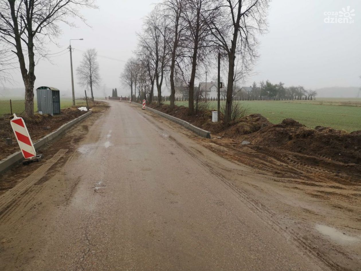 Rozbudowa drogi Dębsk-Szydłowo w toku
