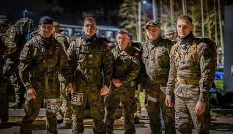 Siedmiu żołnierzy 5 Mazowieckiej Brygady Obrony Terytorialnej zmierzyło się z ekstremalnym biegiem na 100 kilometrów