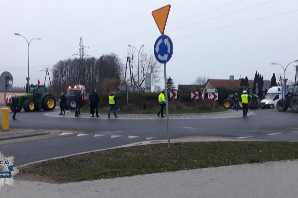 Policja zabezpiecza protesty rolników w Ciechanowie