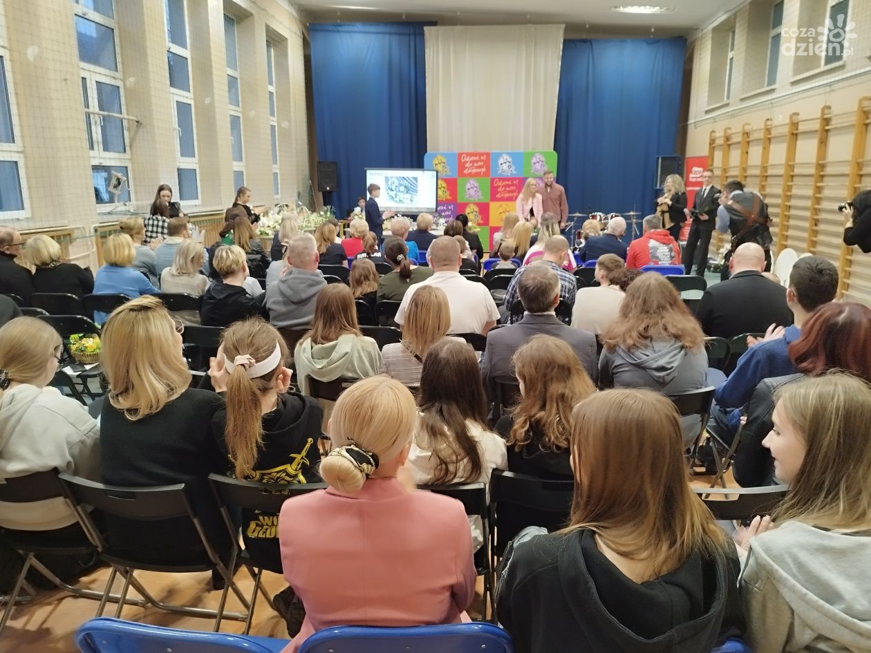 Empatia, dobro i Wielkanoc - licytacja świątecznych stroików w Szkole Podstawowej nr 6 w Ciechanowie