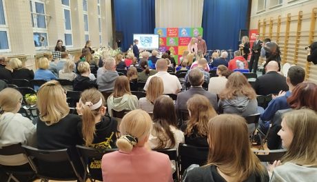 Empatia, dobro i Wielkanoc - licytacja świątecznych stroików w Szkole Podstawowej nr 6 w Ciechanowie
