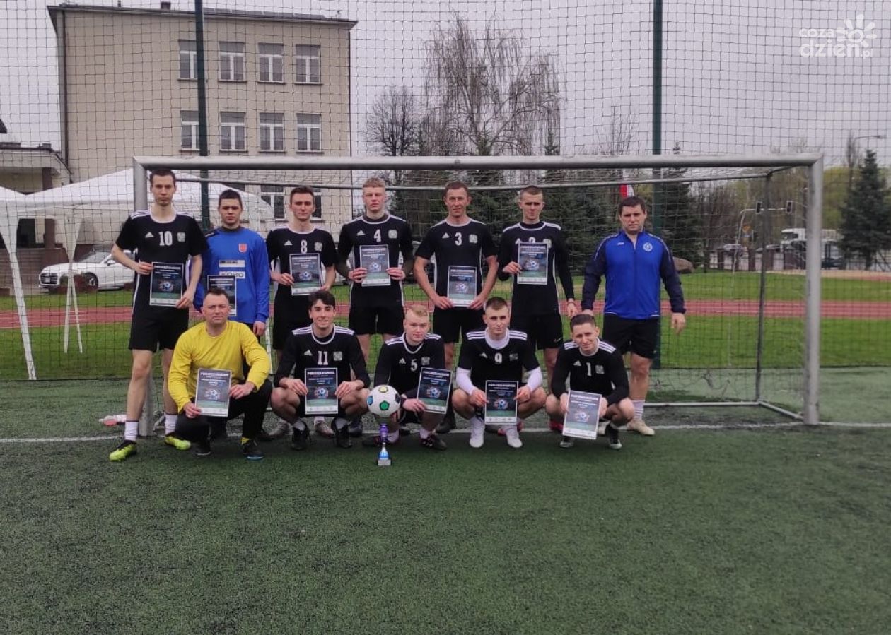 Żołnierze wspierają świadomość autyzmu – sukces w turnieju piłkarskim w Ciechanowie