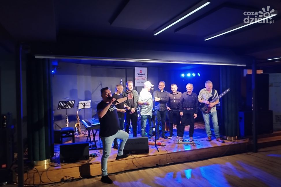 Wiosenny Koncert Bluesowy w Kawiarni Artystycznej – Niezapomniane Muzyczne Doznania!