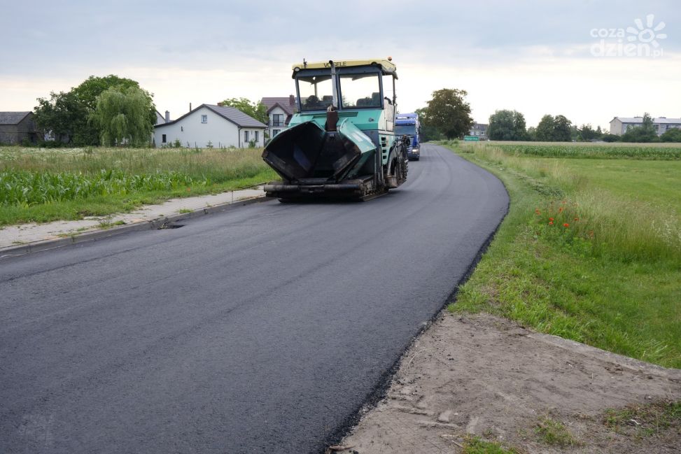 Remont drogi powiatowej Miączyn Mały - Dąbrowa: inwestycja w bezpieczną infrastrukturę