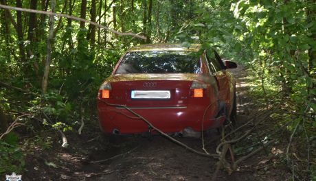 Pijany kierowca Audi spowodował kolizję i uciekł do lasu