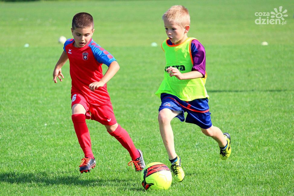 Z obozu sportowego do  szpitala. Policja i sanepid ustalają czym zatruły się dzieci