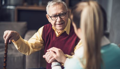 Alzheimer – sejmik Mazowsza wspiera budowę domów dziennego pobytu seniorów