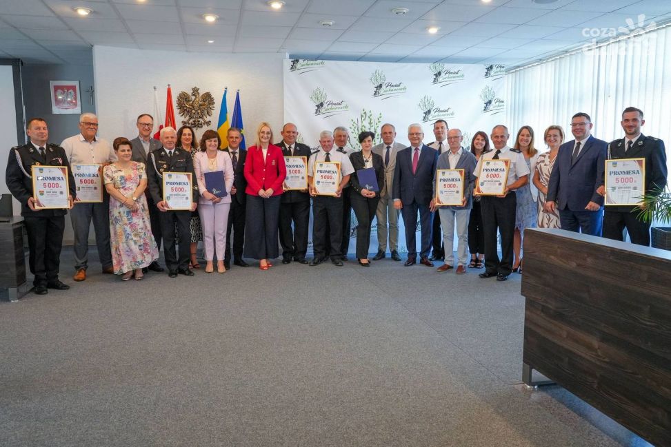 Powiat ciechanowski przekazał OSP pieniądze na sprzęt i mundury