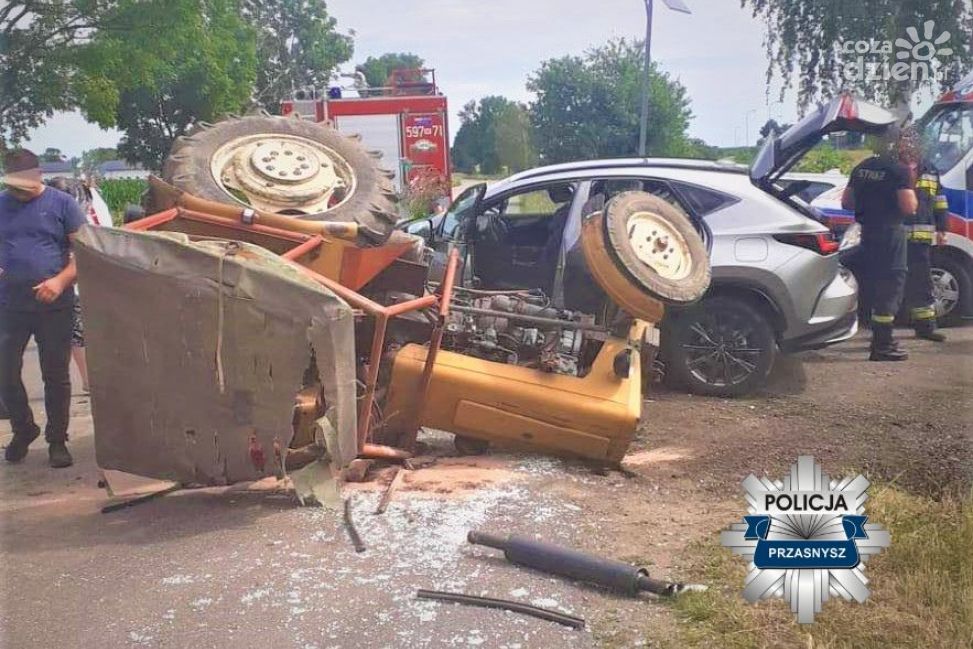 Pasażer ciągnika ranny. Wypadek przy lotnisku