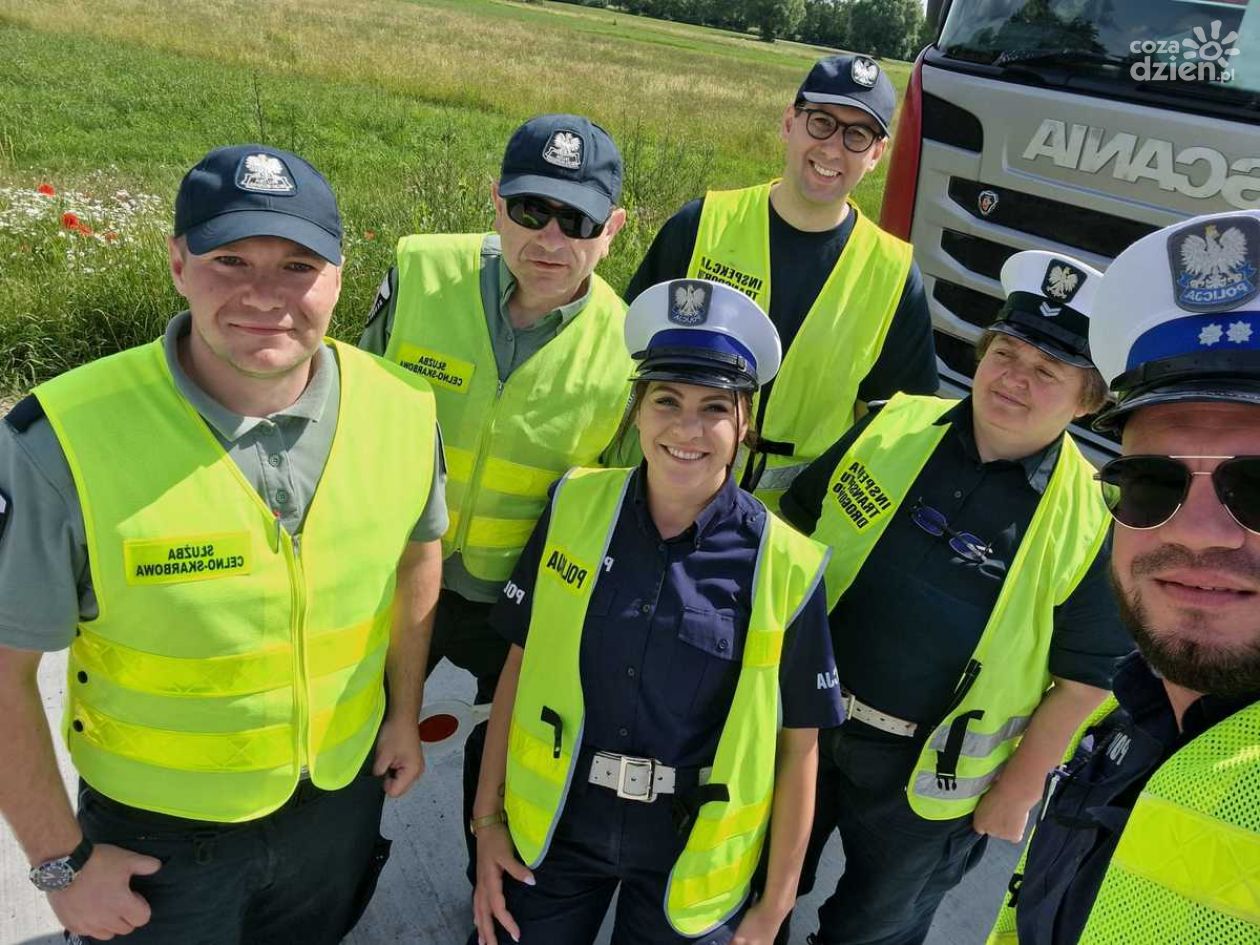 Policja na straży przepisów o transporcie drogowym w Ciechanowie