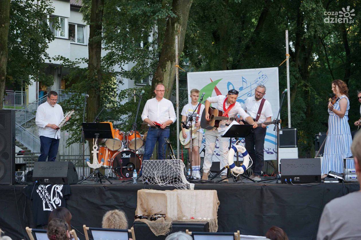 Załoga poprowadziła żaglowiec do bezpiecznej przystani. Koncert szant w Ciechanowie już za nami [fotorelacja]