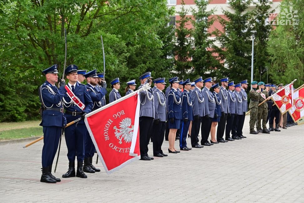 Uroczystości z medalami, awanse i rodzinny piknik - obchody Święta Policji w Przasnyszu