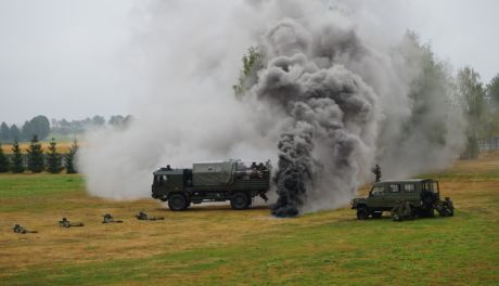 Kolejny dzień szkoleniowy żołnierzy zasadniczej służby wojskowej. Zanim złożą przysięgę muszą stanąć przed różnymi scenariuszami