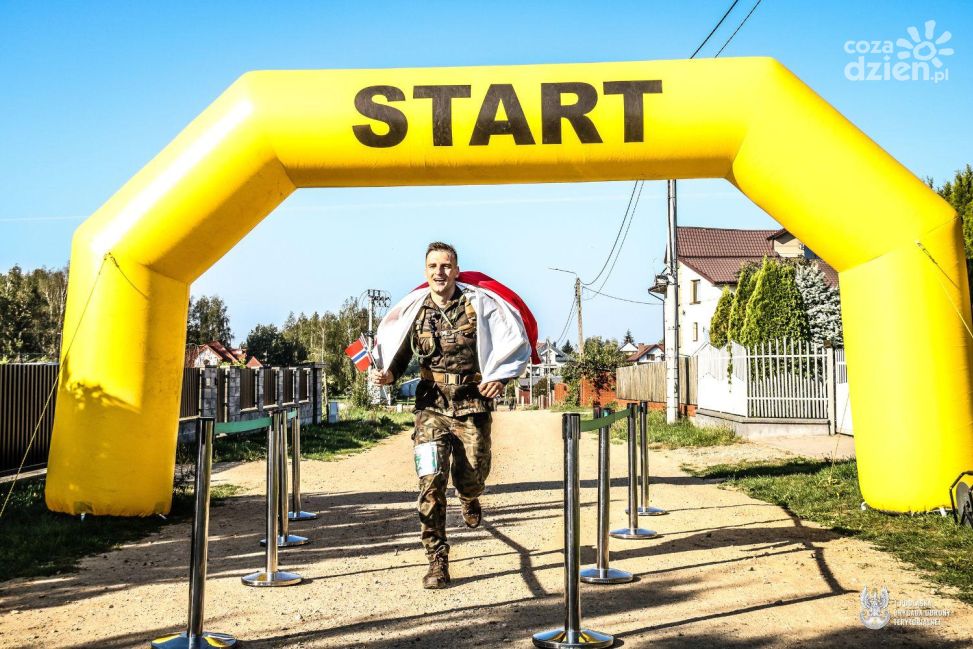 Kapitan z 5 Mazowieckiej Brygady Obrony Terytorialnej na podium