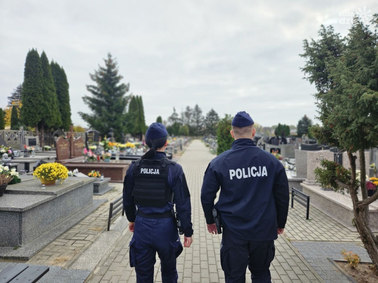 Wszystkich Świętych – sprawdź, jak zadbać o bezpieczeństwo na drodze i cmentarzu!