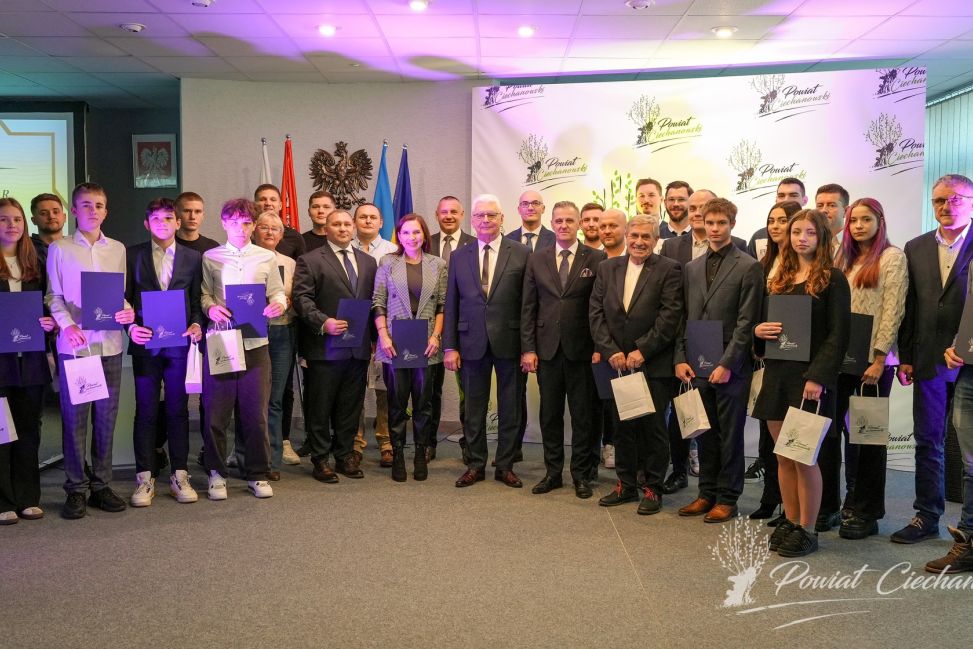 Najlepsi sportowcy i trenerzy 2023 roku uhonorowani przez powiat ciechanowski