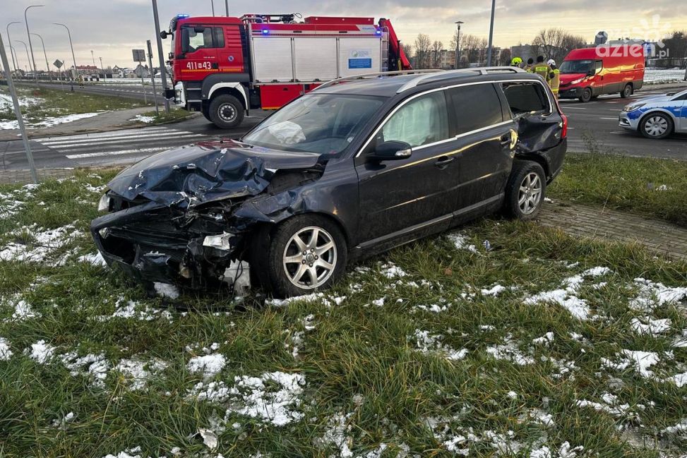 Nieustąpienie pierwszeństwa powodem groźnej kolizji w Ciechanowie