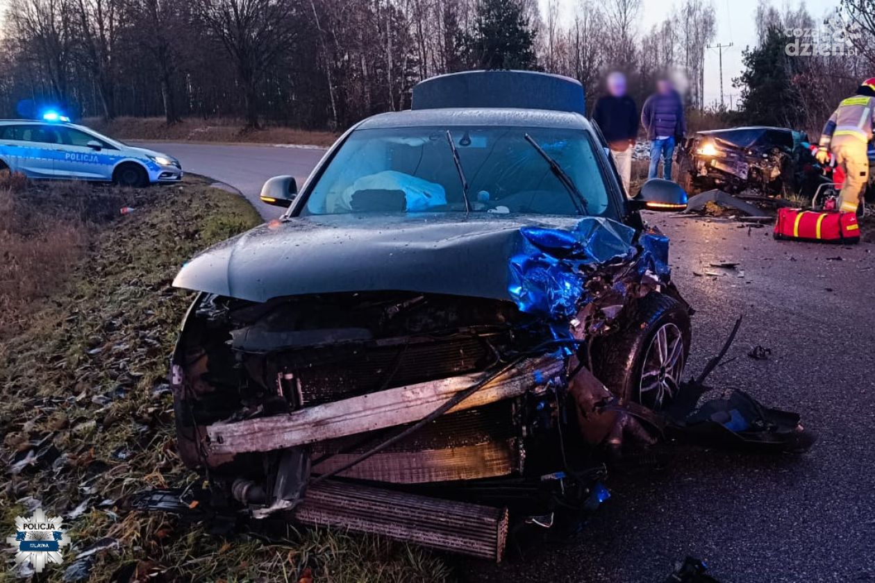 Wypadek na oblodzonej drodze pod Mławą