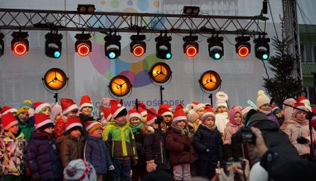 Jarmark Bożonarodzeniowy w Ciechanowie wprowadza w świąteczny nastrój