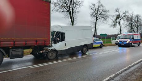 Iveco wjechało w mercedesa, są utrudnienia na krajowej 60