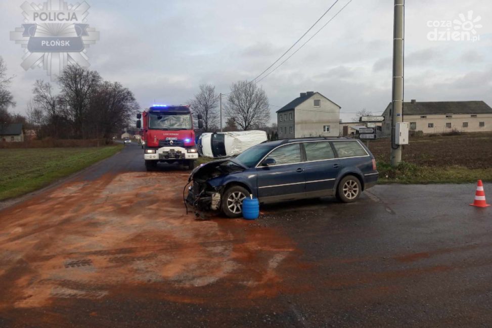 Kolizja w Kamienicy - dwóch rannych po zderzeniu osobówki z dostawczakiem